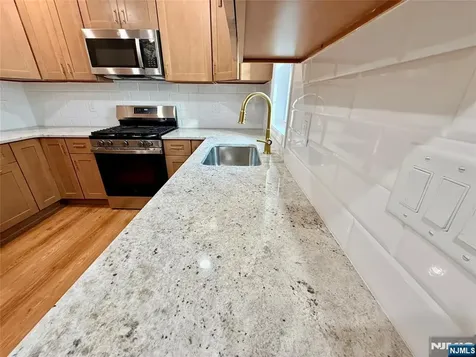 13 Roosevelt Avenue Lodi NJ 07644