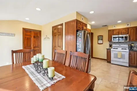 30 Lincoln Place Waldwick NJ 07463