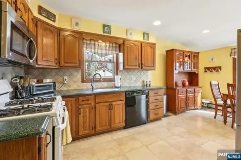 30 Lincoln Place Waldwick NJ 07463