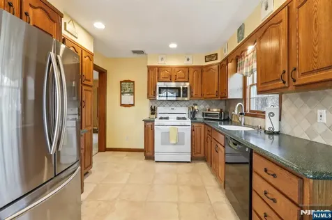 30 Lincoln Place Waldwick NJ 07463