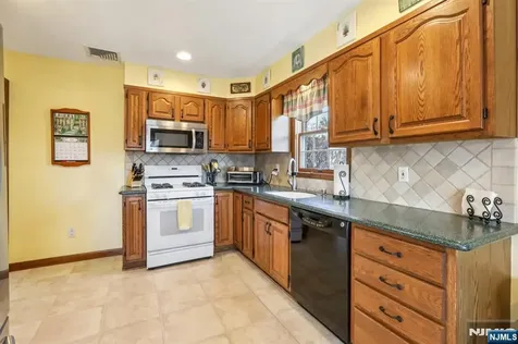 30 Lincoln Place Waldwick NJ 07463