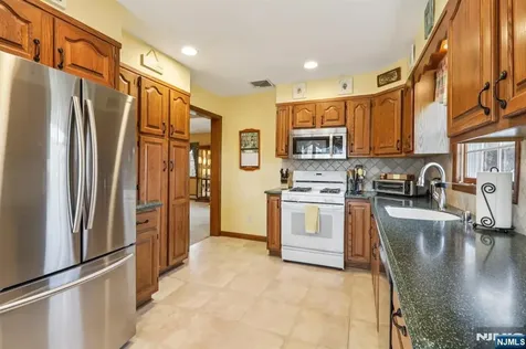 30 Lincoln Place Waldwick NJ 07463