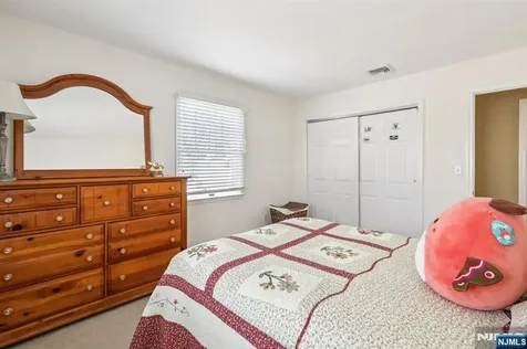 30 Lincoln Place Waldwick NJ 07463