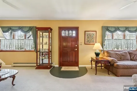 30 Lincoln Place Waldwick NJ 07463