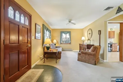 30 Lincoln Place Waldwick NJ 07463