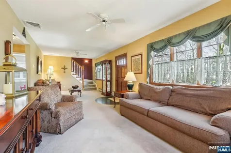 30 Lincoln Place Waldwick NJ 07463