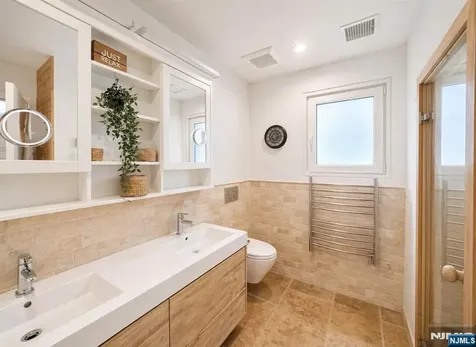 157 Atkins Terrace East Rutherford NJ 07073