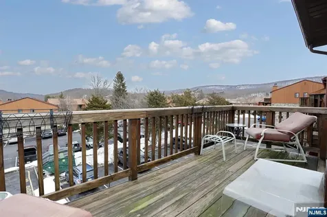 3 Brookside Heights Wanaque NJ 07465