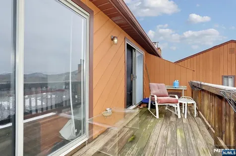 3 Brookside Heights Wanaque NJ 07465