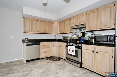 3 Brookside Heights Wanaque NJ 07465
