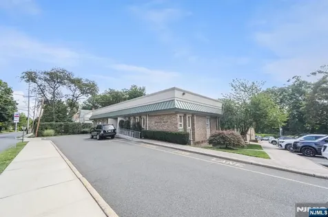 385 Maple Avenue Glen Rock NJ 07452