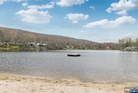 6 Grove Road Jefferson Township NJ 07438