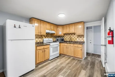 48 Lake Street East Orange NJ 07017