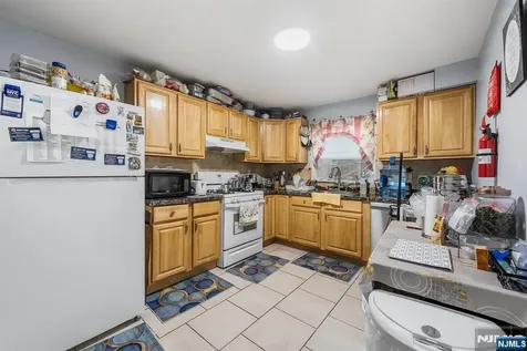 48 Lake Street East Orange NJ 07017