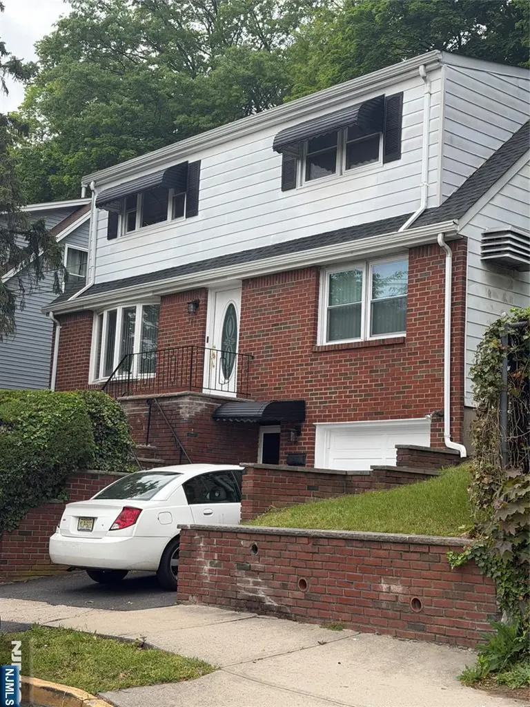 387 Farnham Avenue Lodi NJ 07644