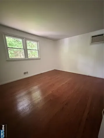 387 Farnham Avenue Lodi NJ 07644