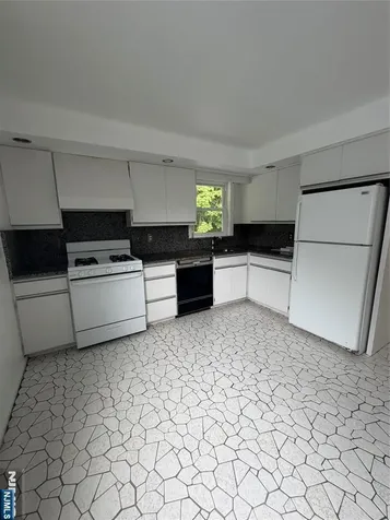 387 Farnham Avenue Lodi NJ 07644