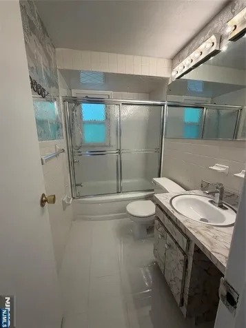 387 Farnham Avenue Lodi NJ 07644
