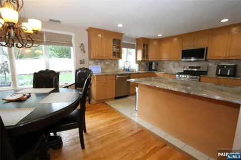 7 Stuart Street Waldwick NJ 07463