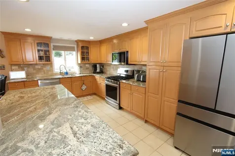 7 Stuart Street Waldwick NJ 07463