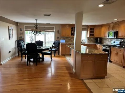 7 Stuart Street Waldwick NJ 07463