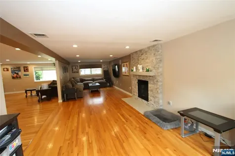 7 Stuart Street Waldwick NJ 07463