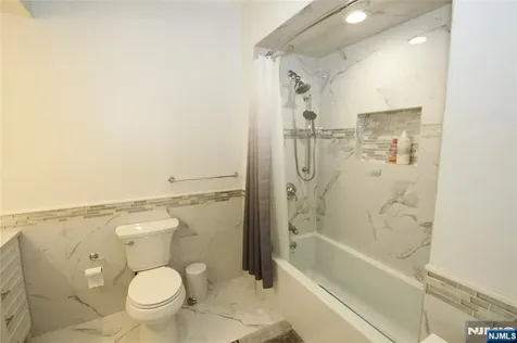 7 Stuart Street Waldwick NJ 07463