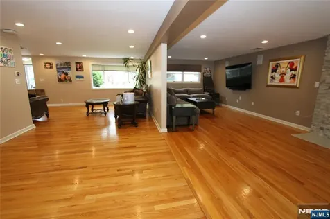7 Stuart Street Waldwick NJ 07463