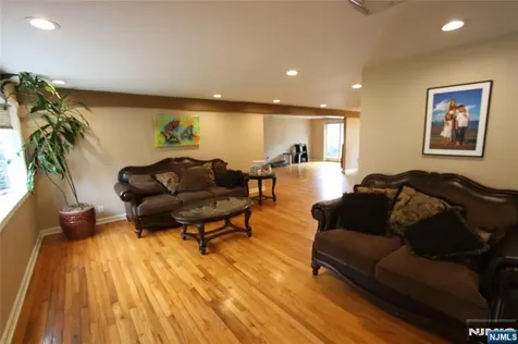 7 Stuart Street Waldwick NJ 07463