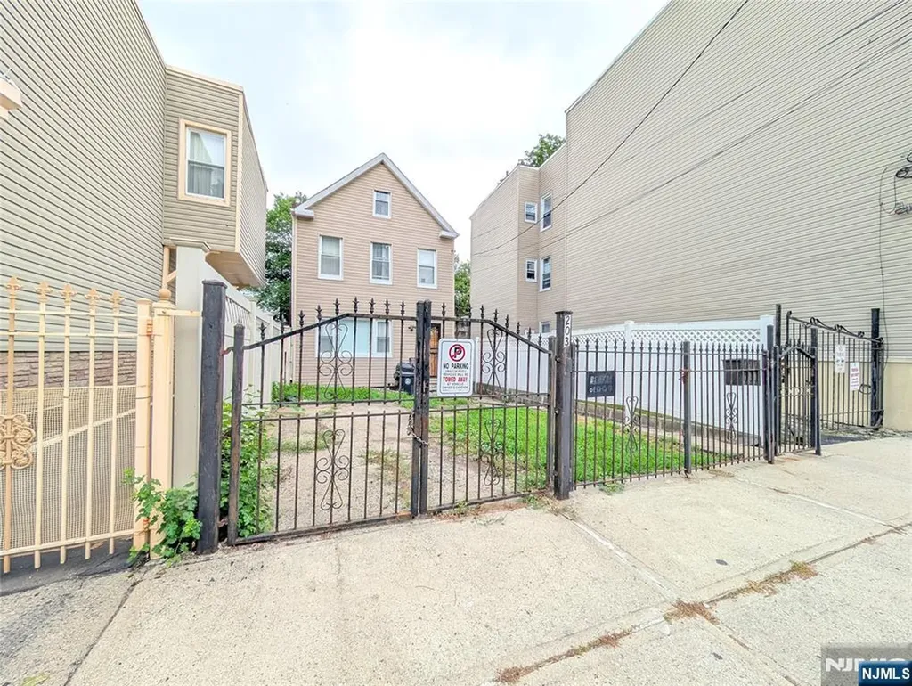 203 Lake Street Newark NJ 07104