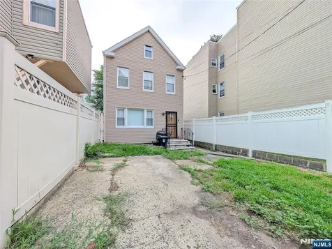 203 Lake Street Newark NJ 07104