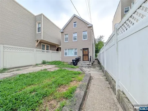 203 Lake Street Newark NJ 07104