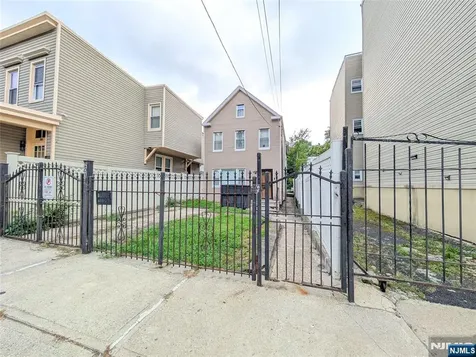 203 Lake Street Newark NJ 07104