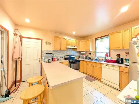 203 Lake Street Newark NJ 07104