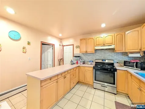203 Lake Street Newark NJ 07104