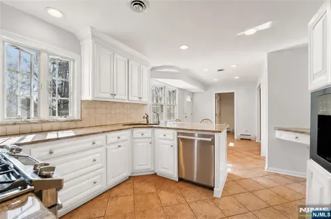 657 Lincoln Avenue Glen Rock NJ 07452