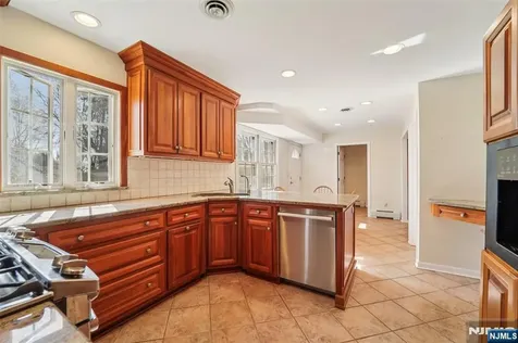 657 Lincoln Avenue Glen Rock NJ 07452