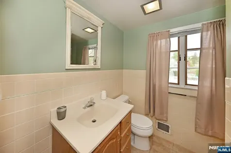 115 Center Street Pompton Lakes NJ 07442