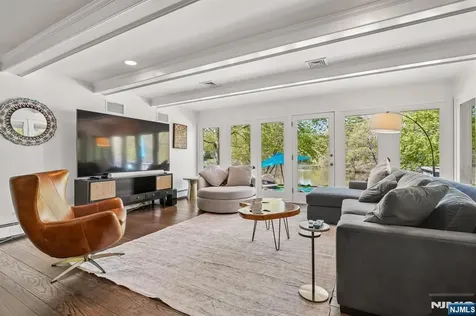 372 Lakeview Drive Wyckoff NJ 07481