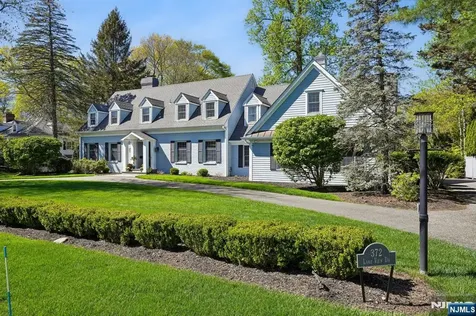 372 Lakeview Drive Wyckoff NJ 07481