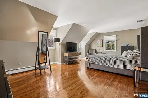 372 Lakeview Drive Wyckoff NJ 07481