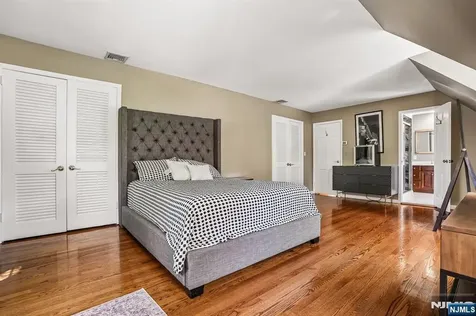 372 Lakeview Drive Wyckoff NJ 07481
