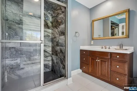 372 Lakeview Drive Wyckoff NJ 07481