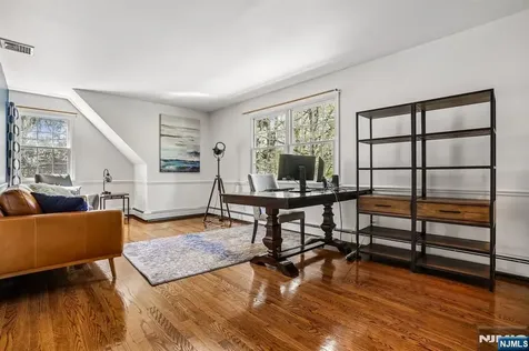 372 Lakeview Drive Wyckoff NJ 07481