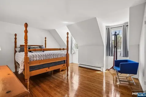 372 Lakeview Drive Wyckoff NJ 07481