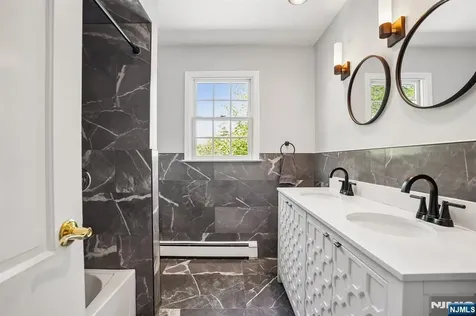 372 Lakeview Drive Wyckoff NJ 07481