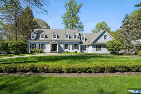 372 Lakeview Drive Wyckoff NJ 07481
