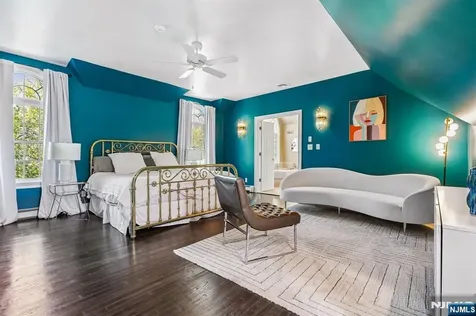 372 Lakeview Drive Wyckoff NJ 07481