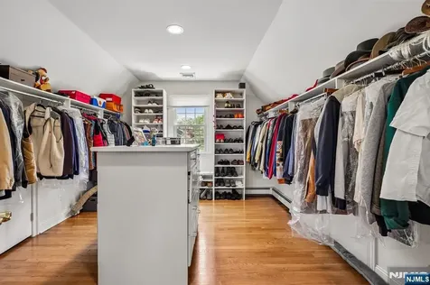 372 Lakeview Drive Wyckoff NJ 07481