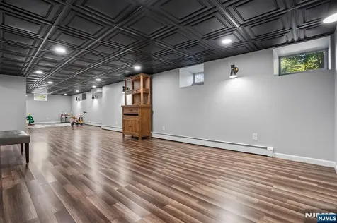 372 Lakeview Drive Wyckoff NJ 07481